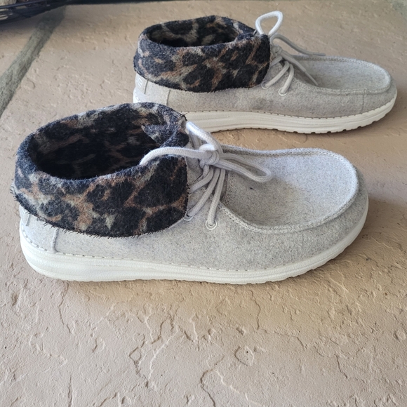 Size 8 Hey Dude Britt Black Cheetah Tan Leopard Women's Loafers - Picture 2 of 7